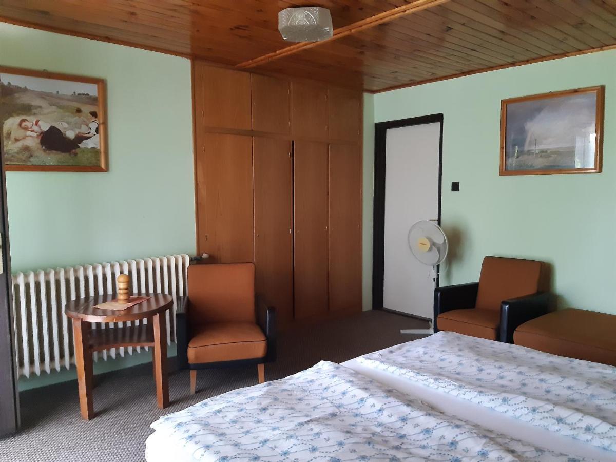 Toldi Apartman Hotel Keszthely Bagian luar foto